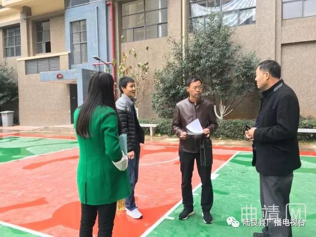 IM体育官方同乐街道首块硅PU篮球场在龙园小区建成正式投入使用(图3)